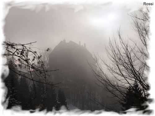 Burg Altpernstein im Nebel