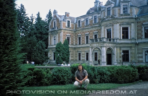 Vor der Hermes Villa