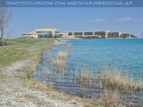 Thermenhotel mit See