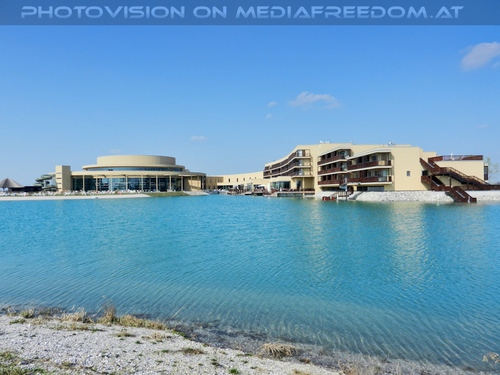 Therme mit See