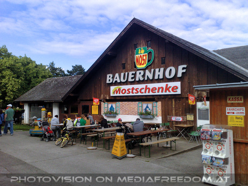 Am Land in der Stadt 15