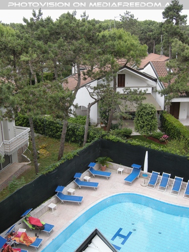 Ausblick auf Pool - Hotel Carlton