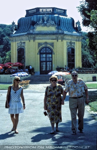 Vor dem Kaiserpavillon