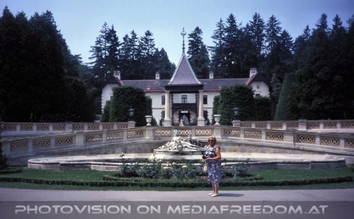 Bei der Hermes Villa: Gertrude Swoboda