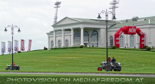 Mit Traktor Oldtimer