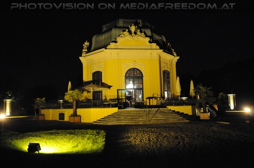 Der Kaiser Pavillon in der Nacht
