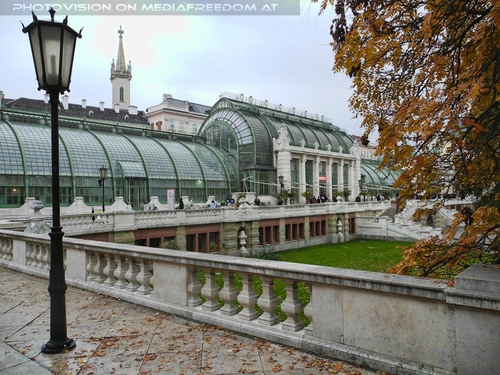 Au�enansicht mit Cafe