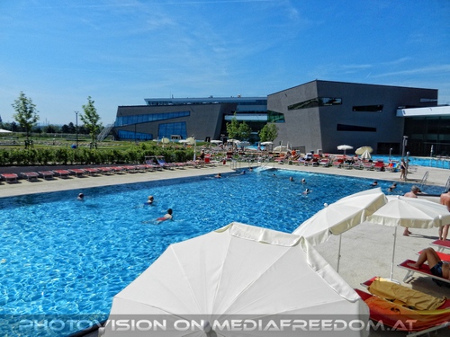 Schwimmbecken mit Therme