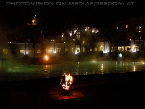 Therme bei Nacht
