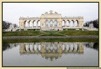 Gloriette und Teich