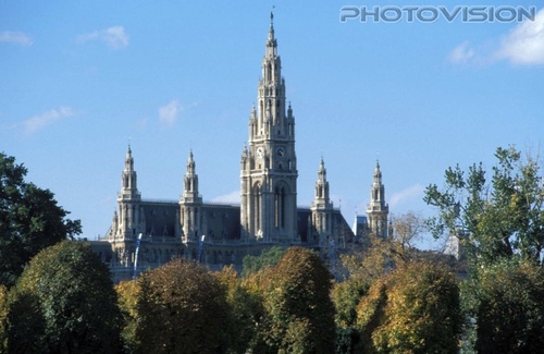 Blick vom Heldenplatz auf das Rathaus