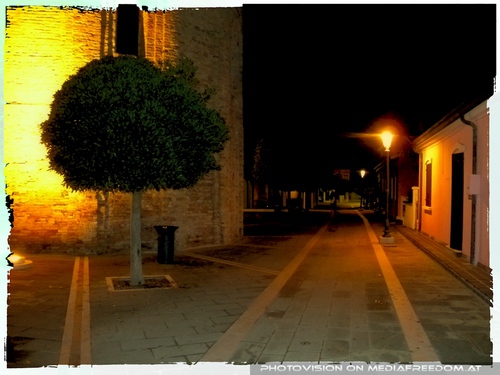 Leere Altstadt am Abend
