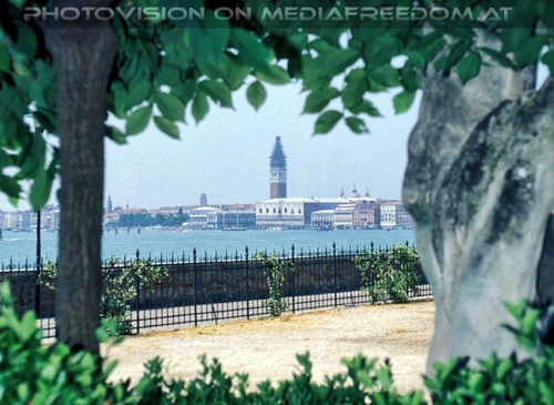 Durchblick zum Campanile