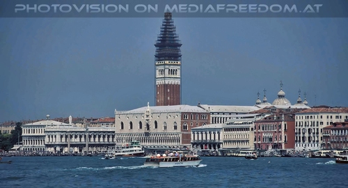 Dogenpalast und Campanile vom Meer aus