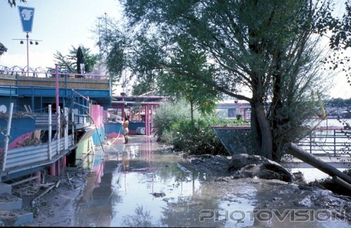 Aufr�umarbeiten nach der Flut