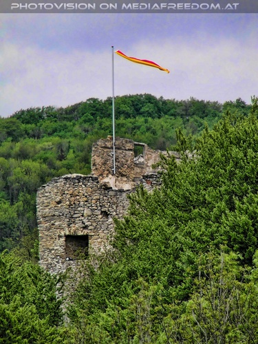 Beflaggte Ruine