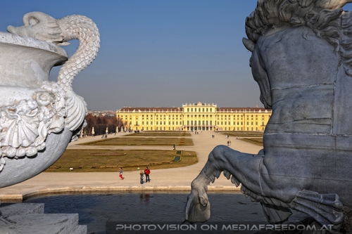 Blick durch den Neptunbrunnen