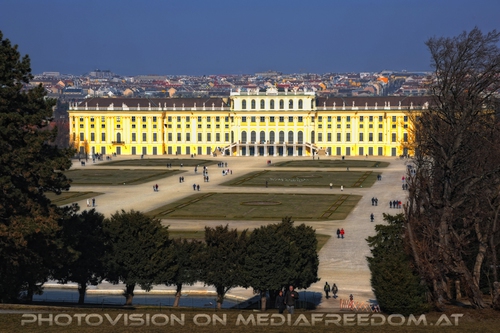 Seitenblick auf das Schloss