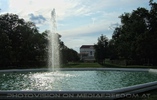 Mit gro�em Springbrunnen