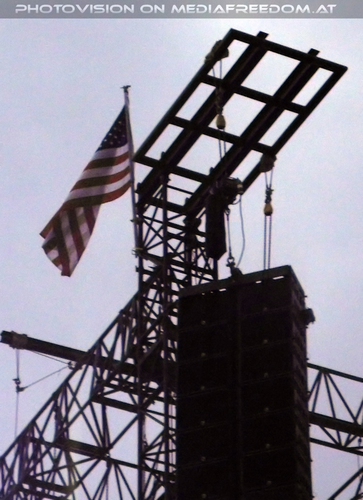 Wrecking Ball Tour - Pix 22