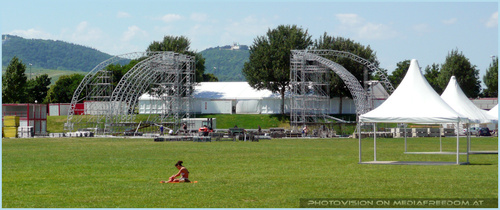 B�hnenaufbau f�r Donauinselfest