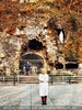 Vor der Grotte