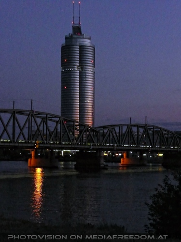 Der Basar 14 Blick zum Millenium Tower