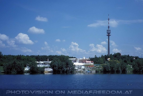 Neue Donau mit Donauturm