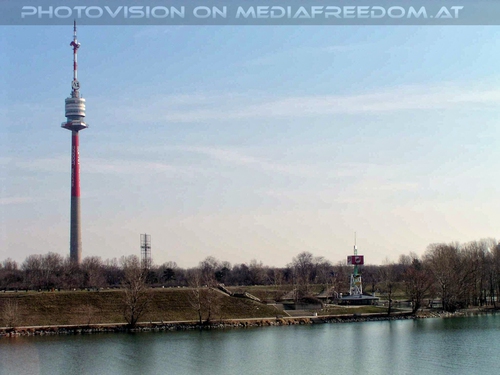 Donauturm mit neuer Donau