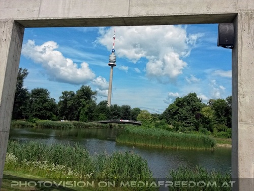 Turm im schiefen Rahmen