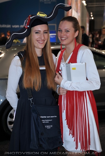 Beauties and Beasts 35 - Seat