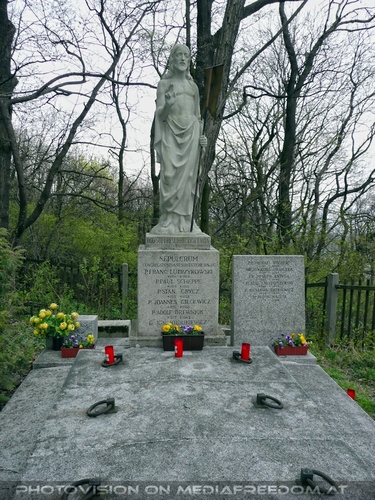 Am kleinen Friedhof 1