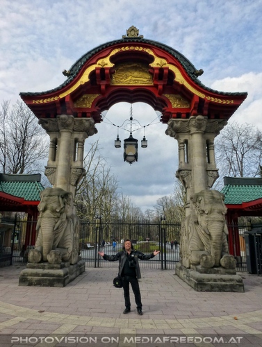 Vor dem Elefantentor