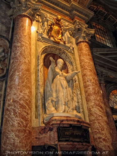 Im Petersdom 07