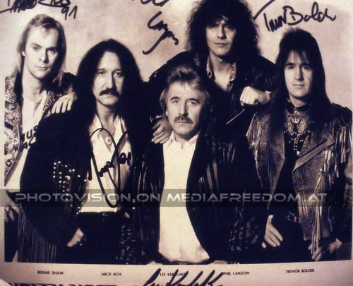 Different World Tour 25