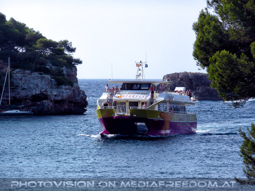 Glass bottom boat tour 04