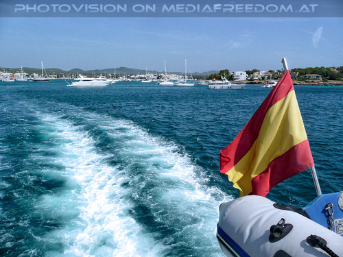 Glass bottom boat tour 25