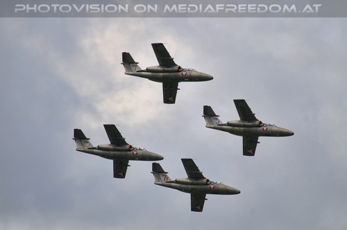 Saab 105 Formation Display 02