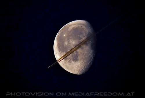 Monds�chtiges Flugzeug 02