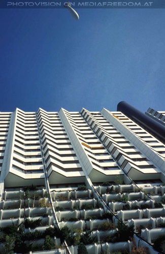 Zeppelin knapp an H�userfront