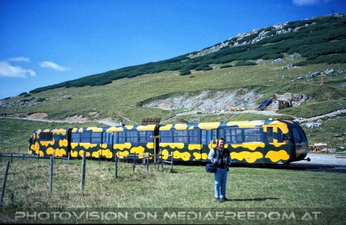 Vor der Salamander Zahnradbahn