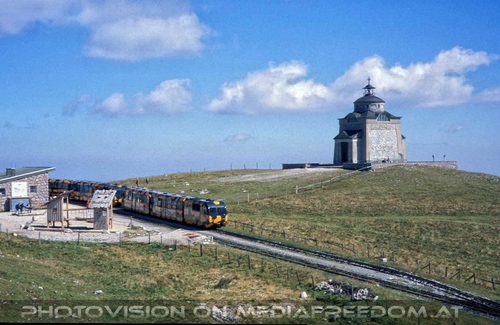 Salamander Zahnradbahn und Kirche