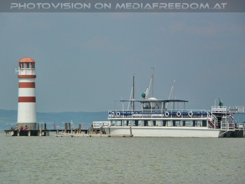 Leuchtturm mit Schiff