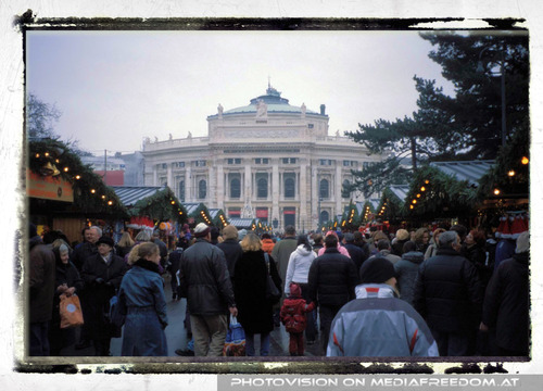 Vor dem Burgtheater