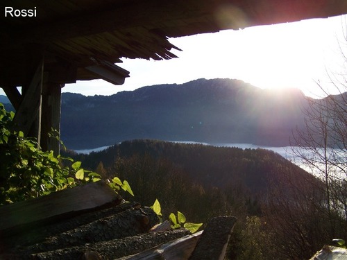 Sonne �ber der Kremsmauer im richtigen Rahmen: Herbststimmung �ber dem Nebelmeer