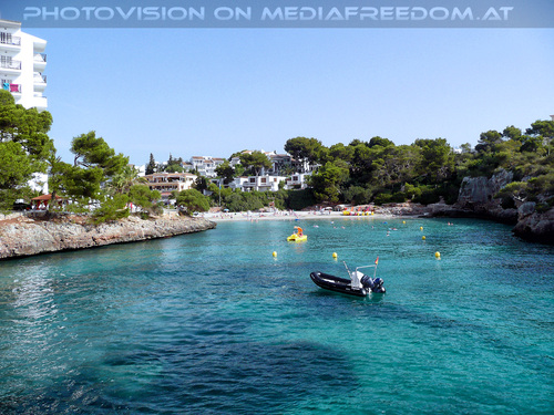 Glass bottom boat tour 06