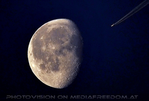 Monds�chtiger Flieger