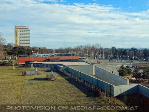 Blick zum Aero Tower Hotel