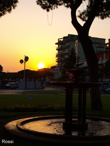 Sonnenuntergang am Stadtbrunnen