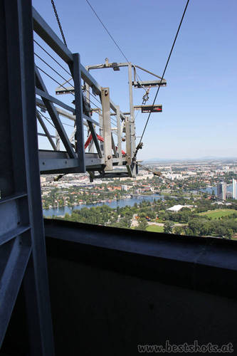 Donauturm Bungee Jumping
